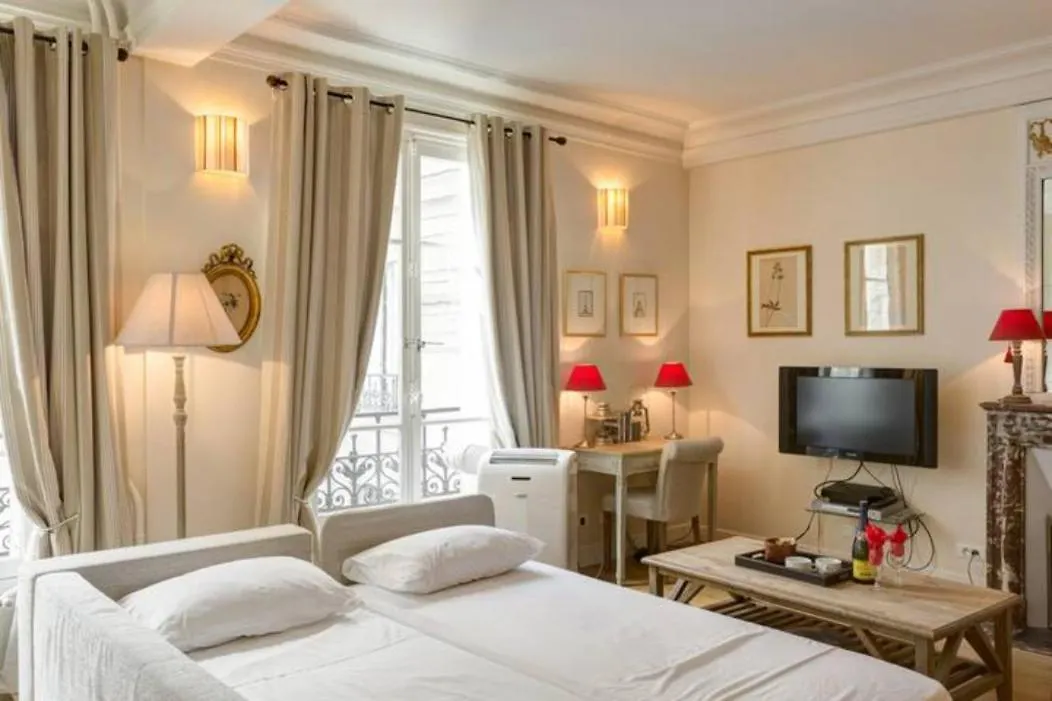 Brouilly Apartment One Block From Eiffel Tower Parigi