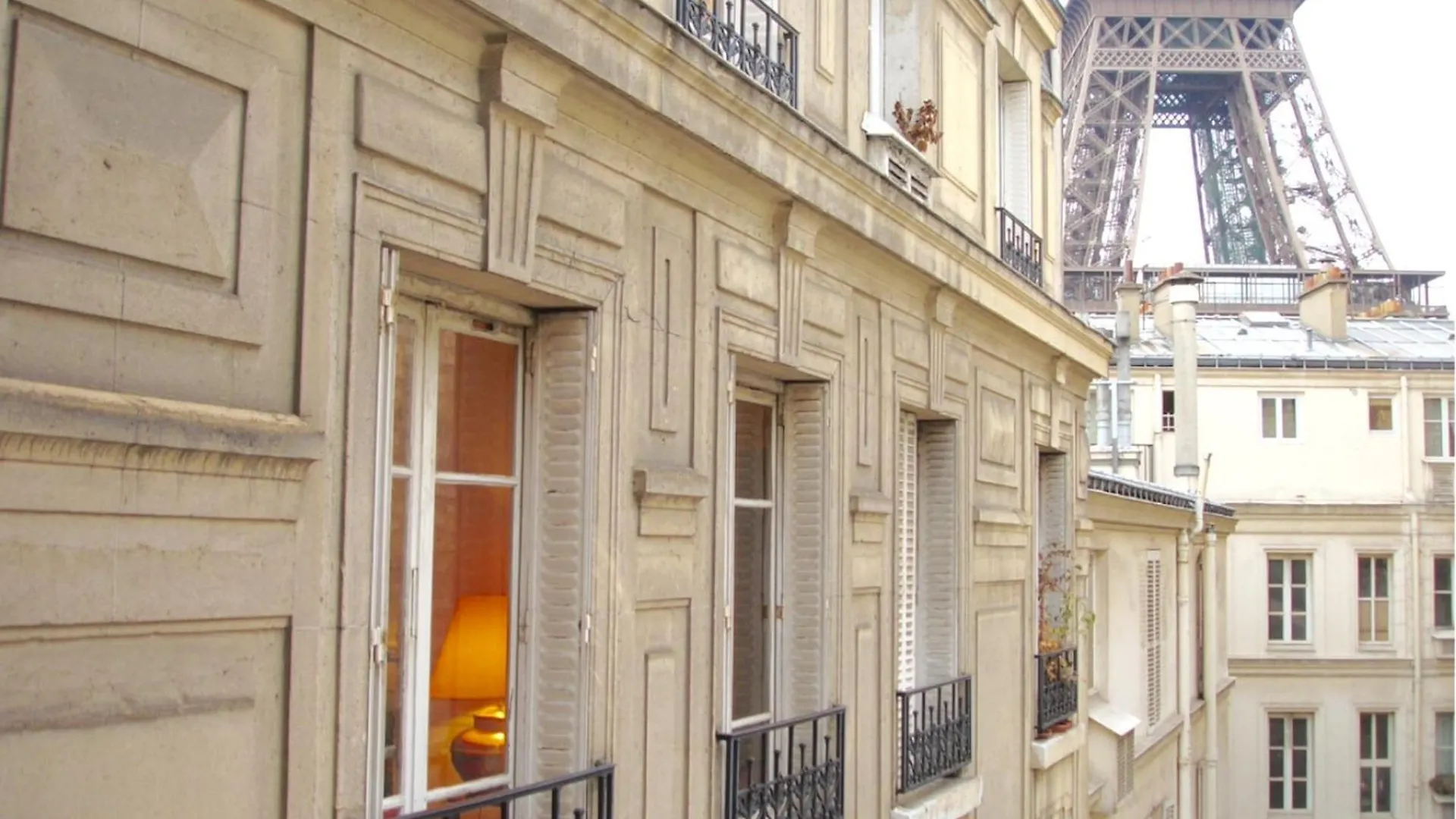 Brouilly Apartment One Block From Eiffel Tower Parigi