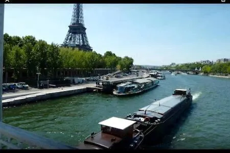 Brouilly Apartment One Block From Eiffel Tower Paris France